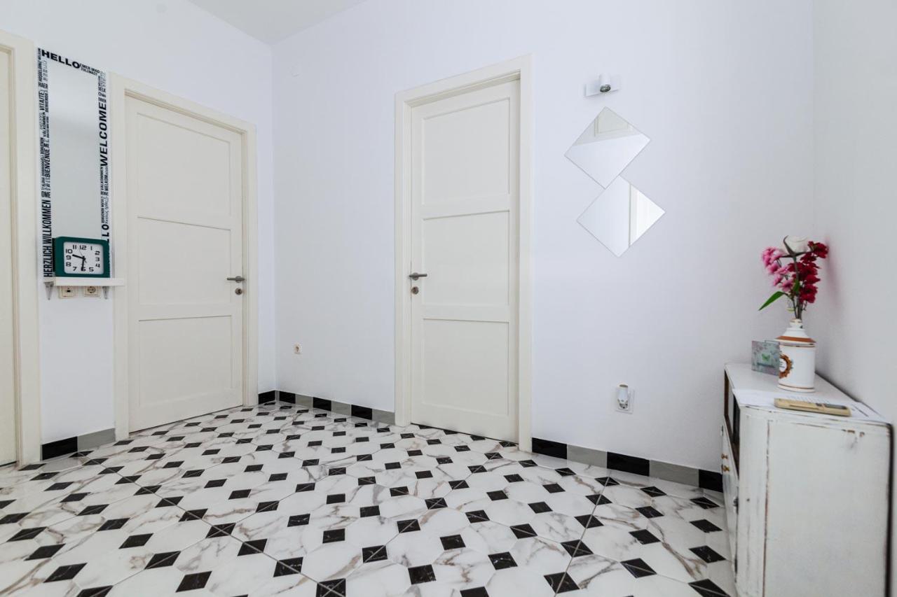 シベニク Andriana Houseヴィラ エクステリア 写真